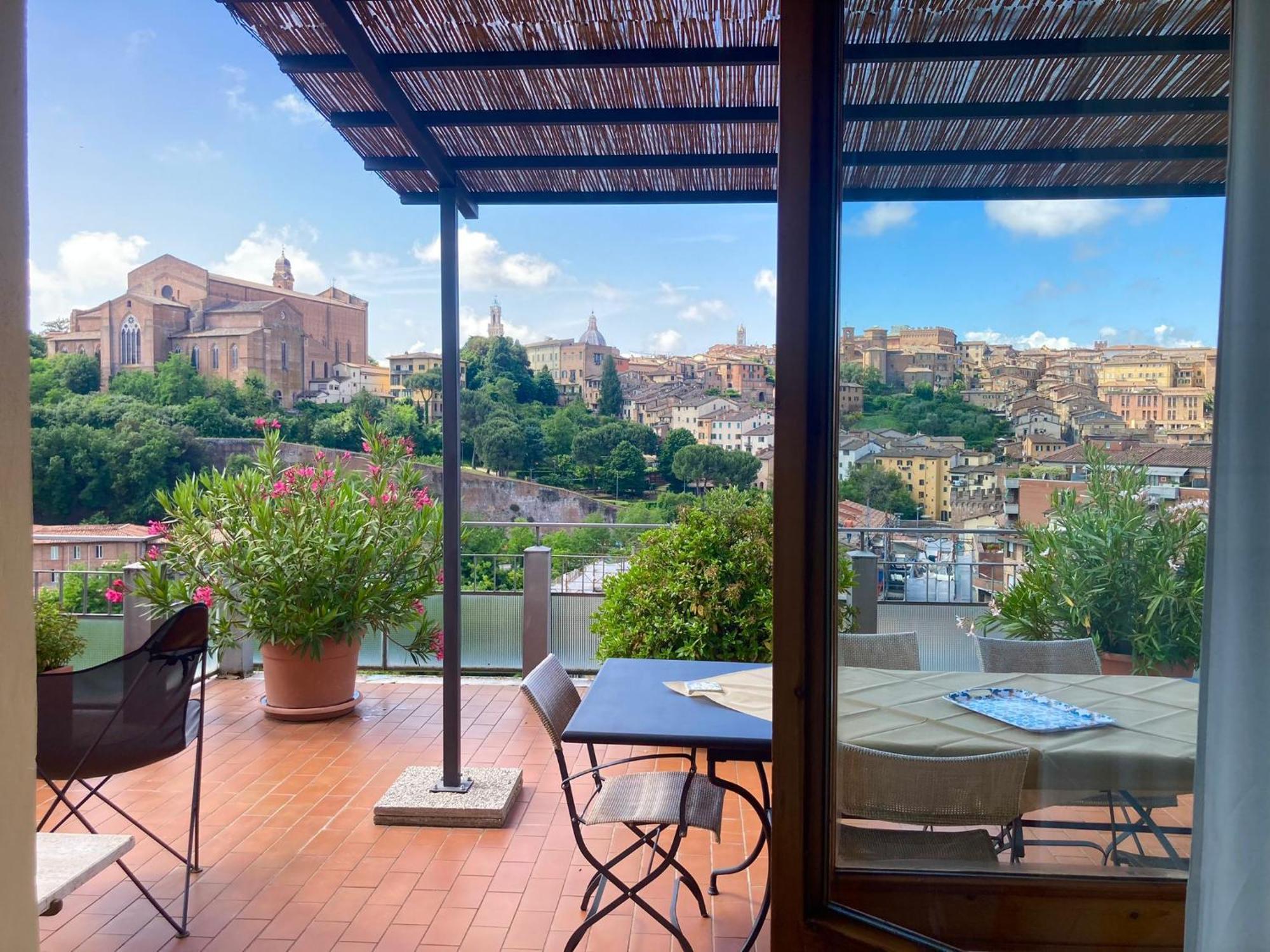 Apartmán Attico San Francesco Siena Exteriér fotografie