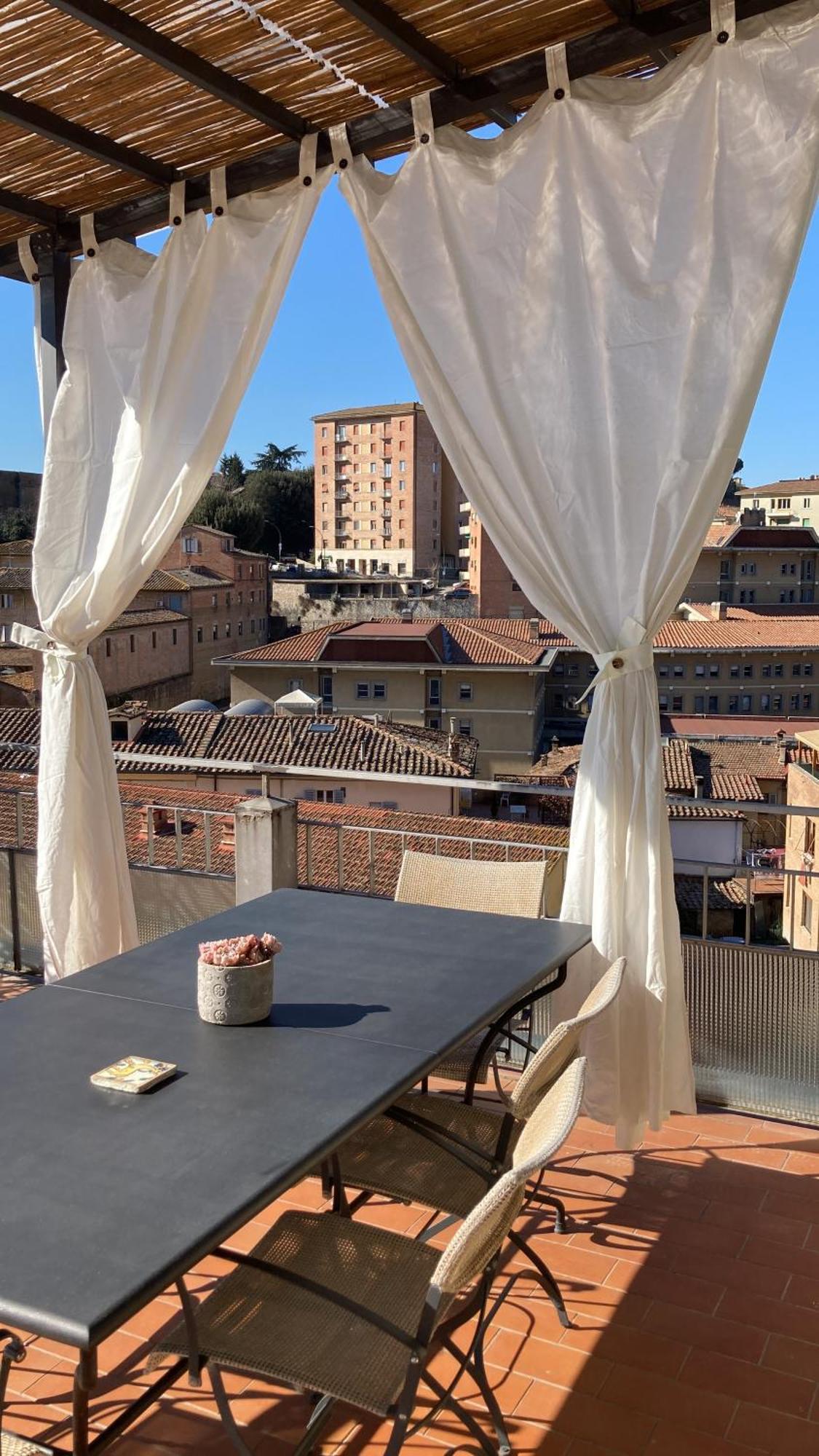 Apartmán Attico San Francesco Siena Exteriér fotografie